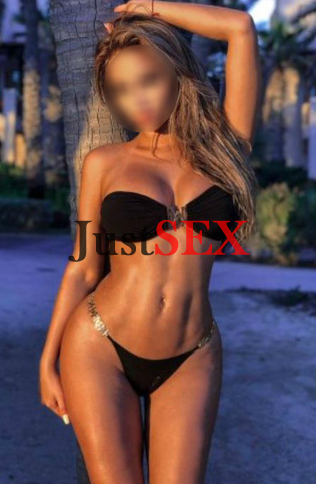 שובב ומחייך,