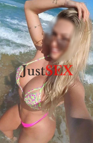 מפתה ומעורר השראה, יש לה חזה יפה