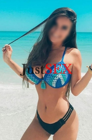 סקסית ועצמאית, צמיחה נמוכה עם שדיים יפים