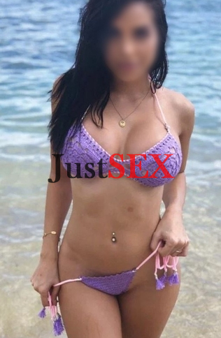 סקסית ועצמאית, צמיחה נמוכה עם שדיים יפים